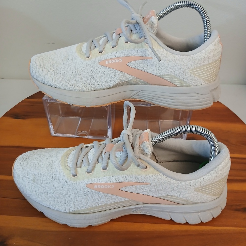 Brooks Signal 3 Women 8.5 Gray Pink Running Shoes Sneakers 1203491B196
